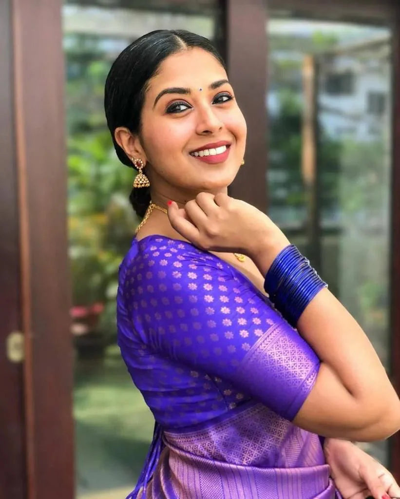 Elegant Banarasi Silk Saree Heavy Jacquard & Zari Weaving With Attached Blouse Piece